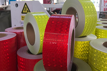 反光膜怎么確定會(huì)反光—蘇州曼彩交通為您解答[蘇州曼彩]