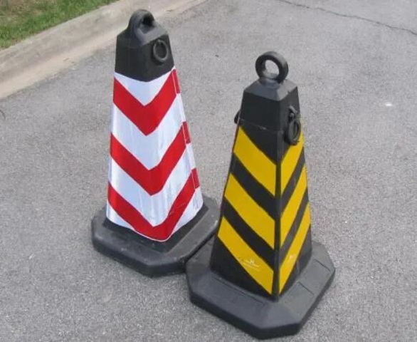 反光路錐的作用.jpg 反光路錐的作用.jpg